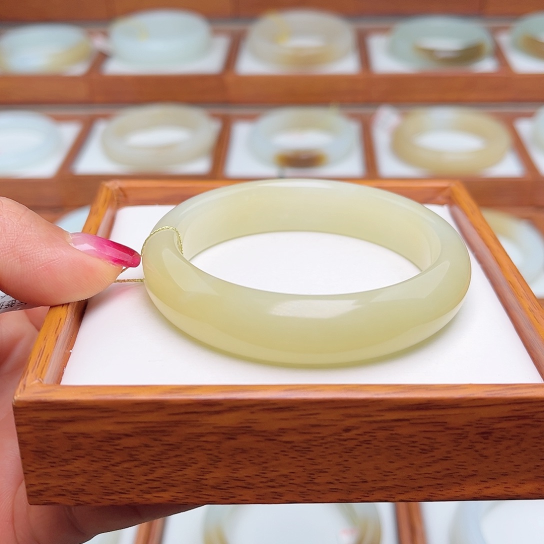 和田玉手镯未镶嵌54.6