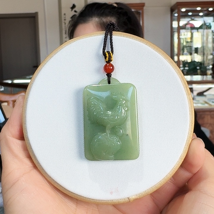 密玉（石英质玉）吊坠合金鸡