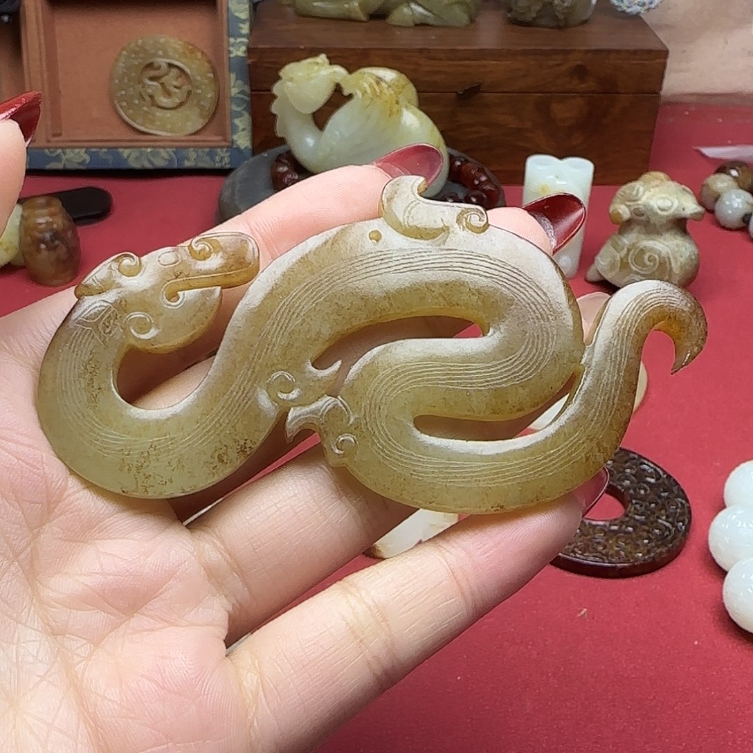 用***扬和田玉未镶嵌挂件