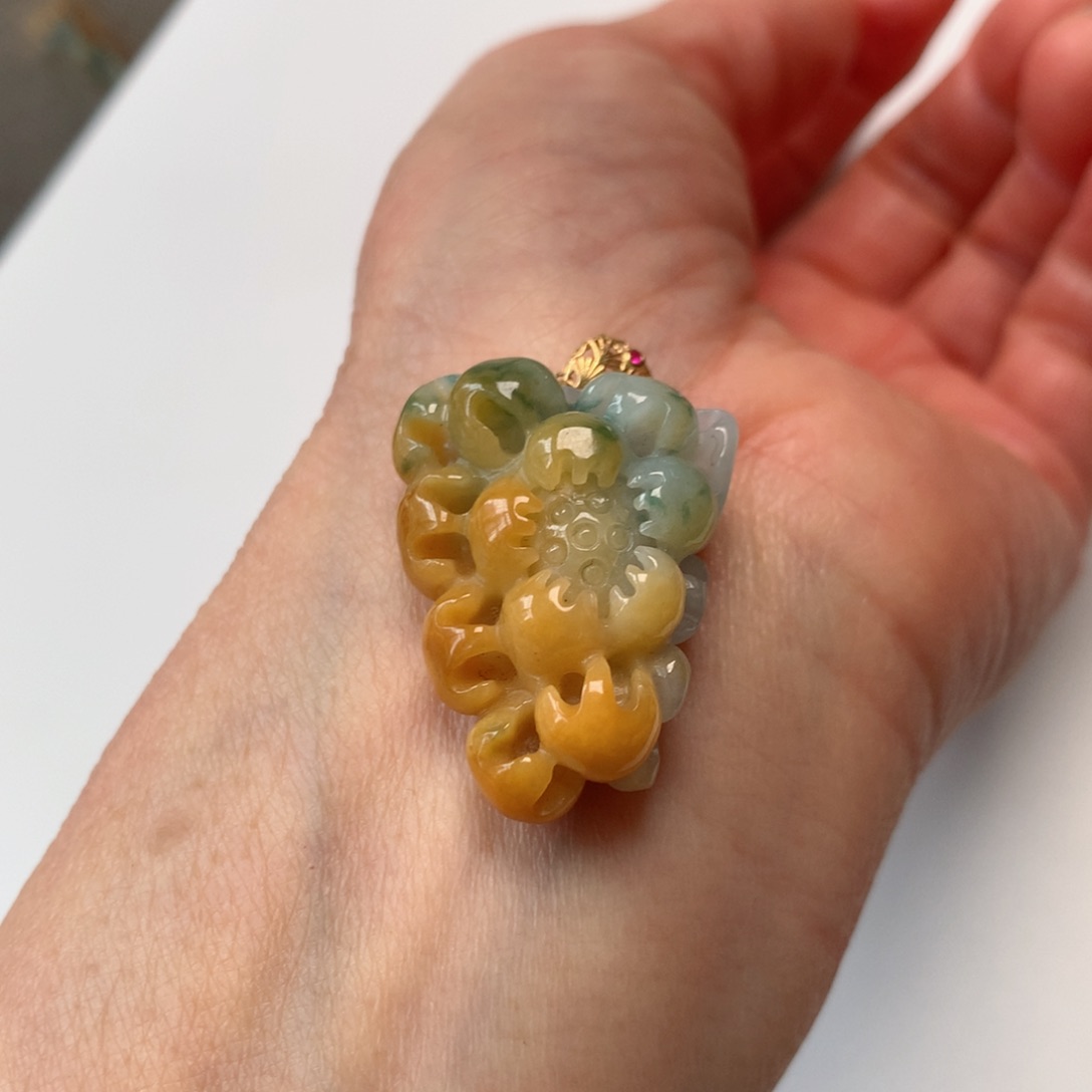 翡翠颈饰未镶嵌荷