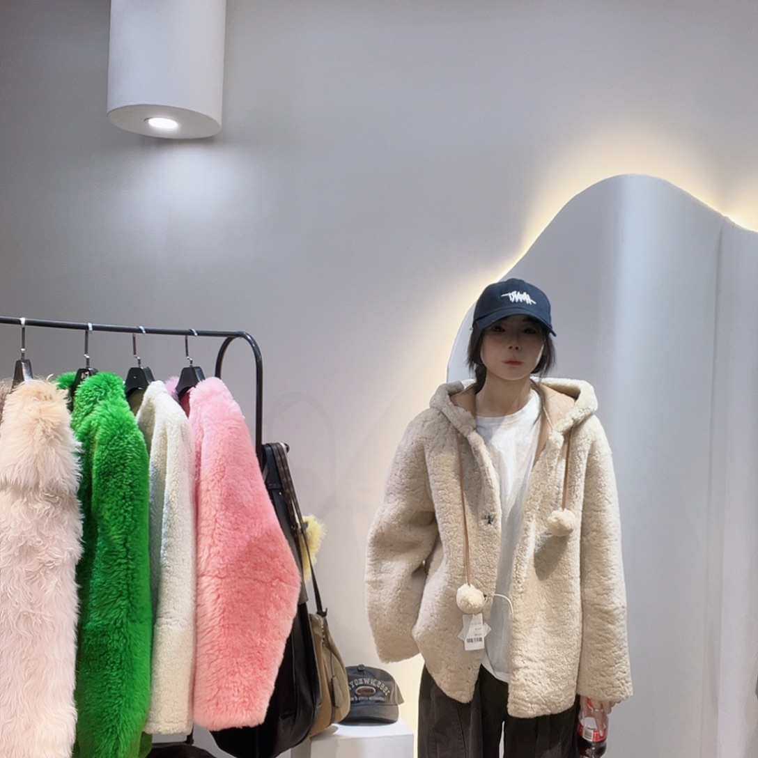 浅****真皮皮毛一体外套238-100