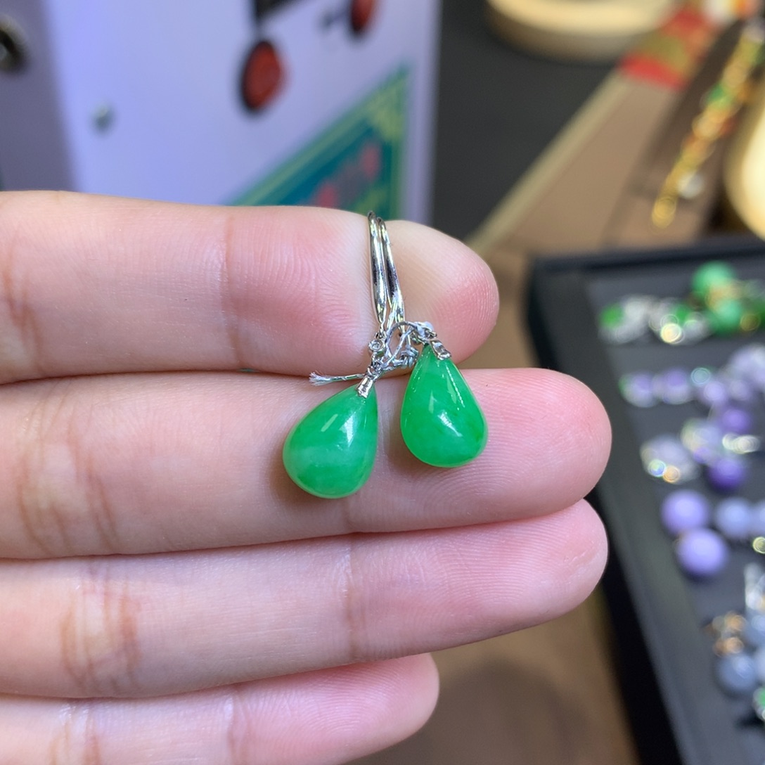 翡翠18K金镶嵌颈饰翡翠