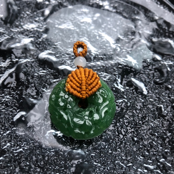 天然和田玉碧玉手工雕刻镂空设计平安扣女士吊坠25.8✖️10.5