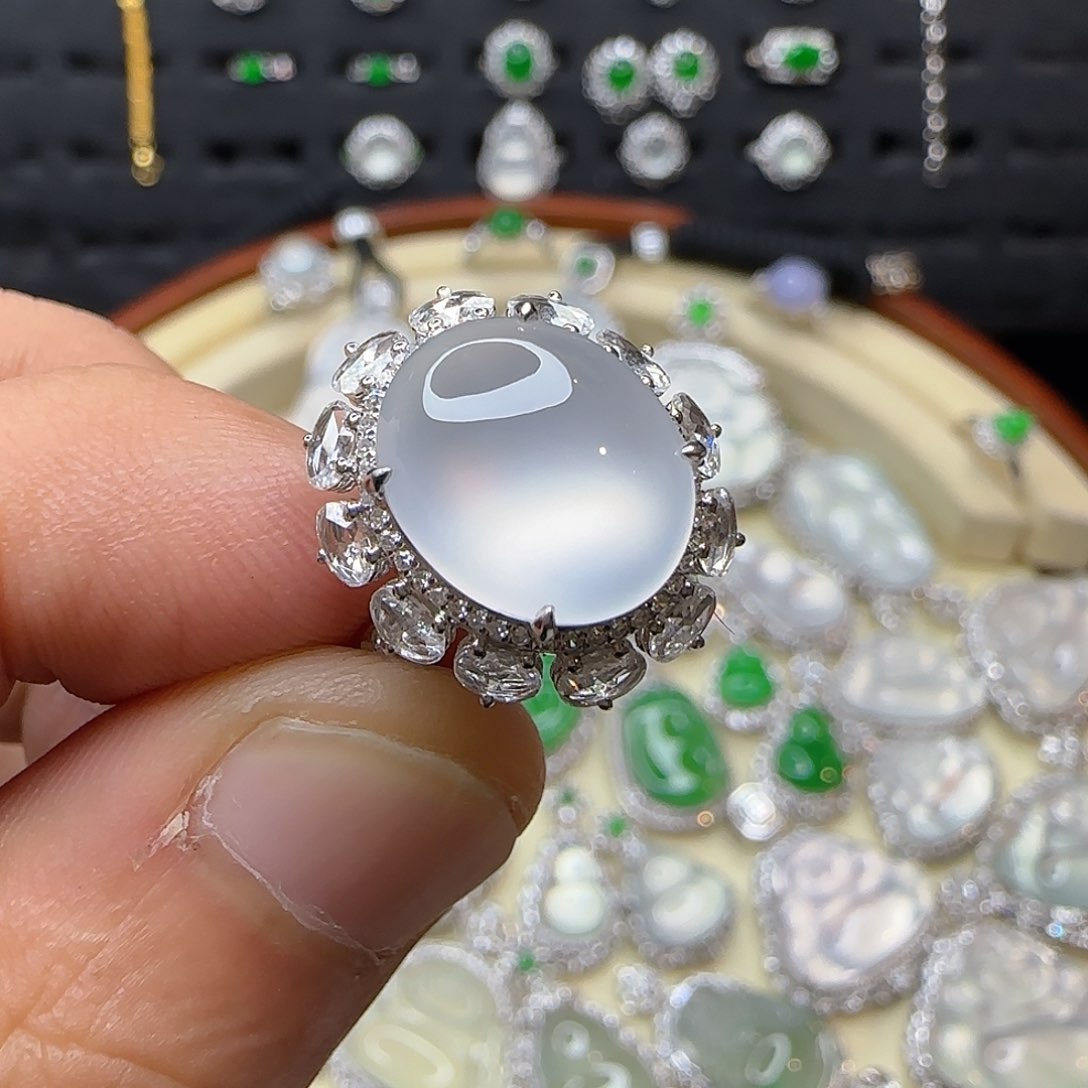 18K金镶嵌戒指翡翠天然翡翠