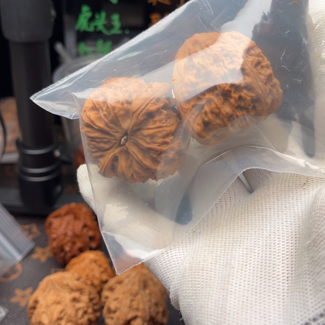 抽***了文玩核桃吊坠南疆