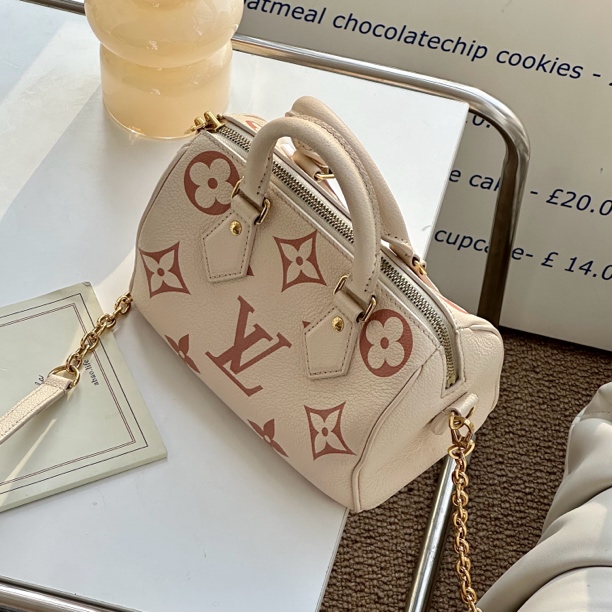 95新 LouisVuitton/路易威登 speedy20奶油草莓粉单肩包