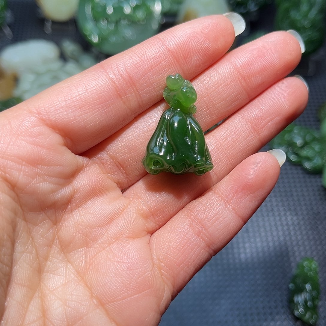 和田玉颈饰未镶嵌向*花