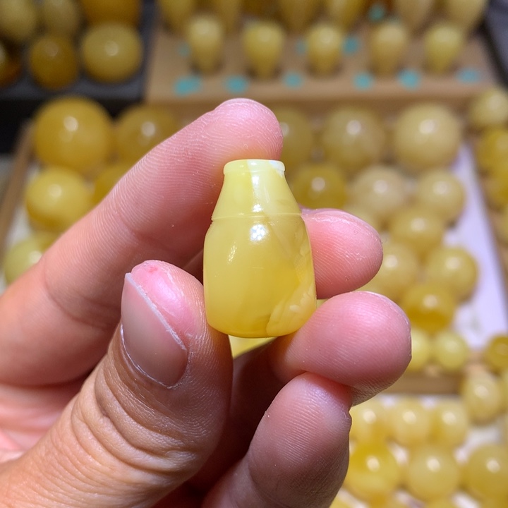 蜜蜡裸石未镶嵌天然俄料黄白花直切三通13.7