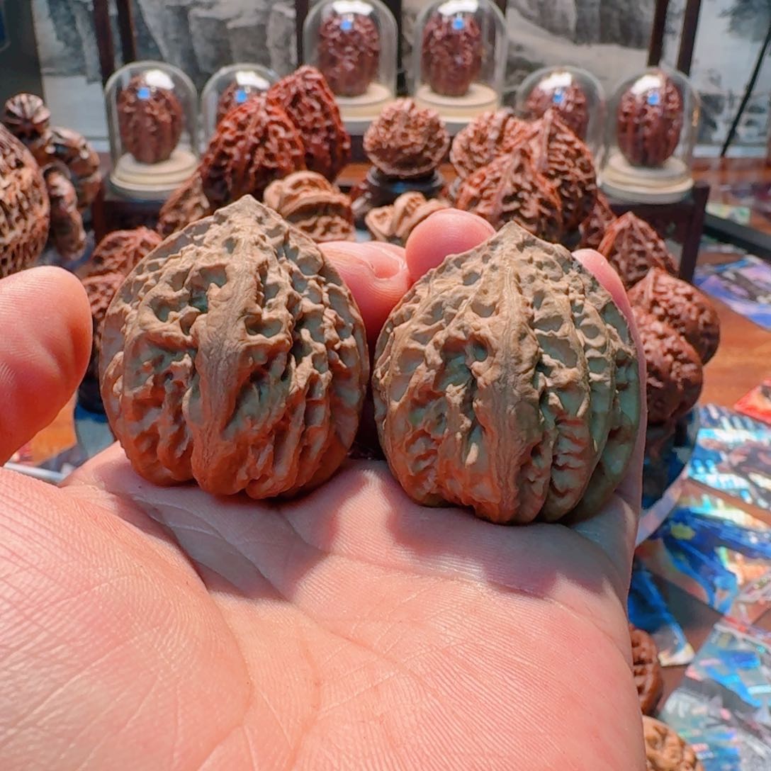 文玩核桃吊坠草莓灯笼