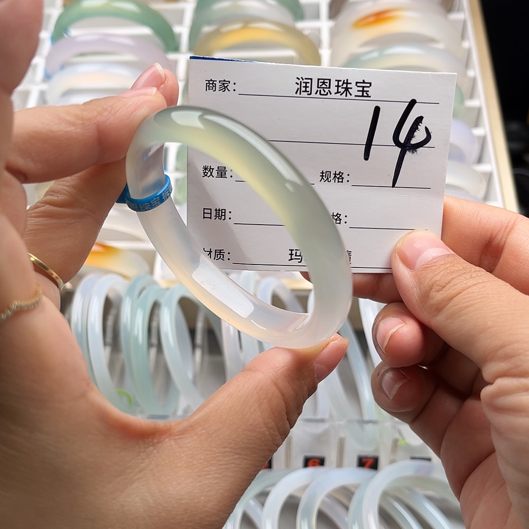 玛瑙/玉髓手镯未镶嵌O***.14