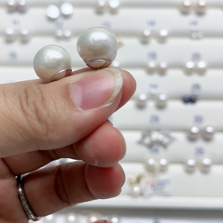 暖***暖银S925镶嵌淡水珍珠耳饰