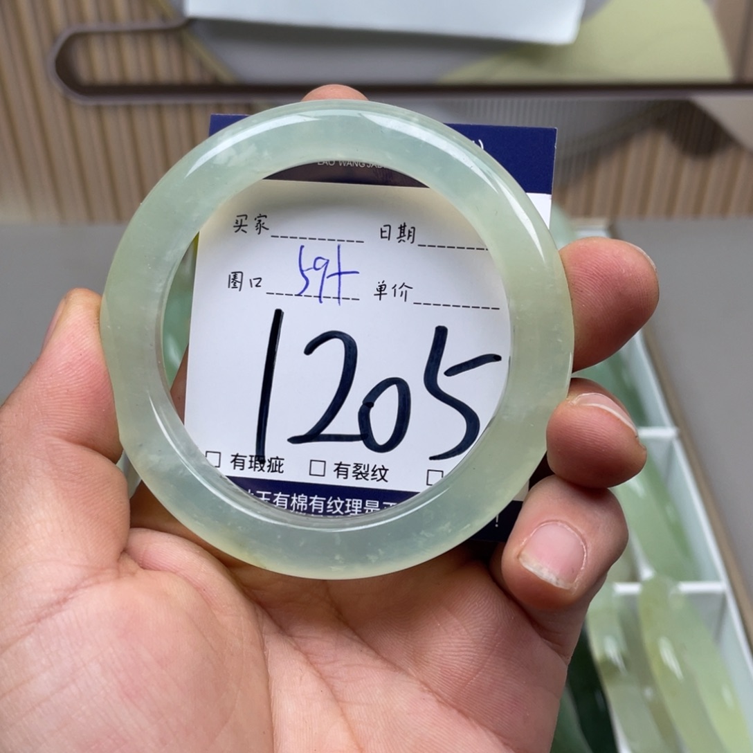 岫玉手镯手镯未镶嵌