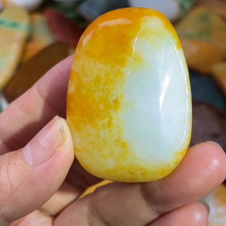 翡翠未镶嵌颈饰缅甸