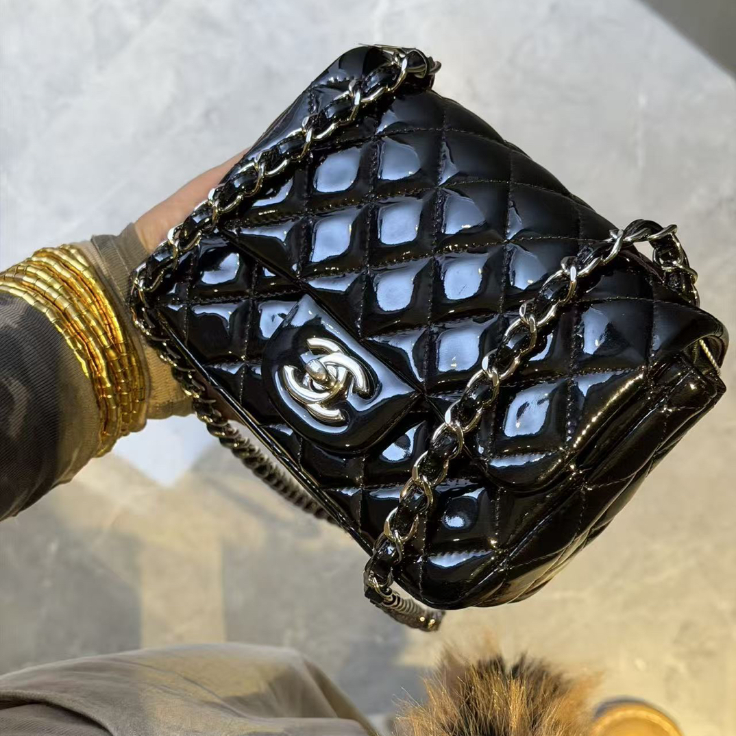 99新 Chanel/香奈儿 展会外场 黑银漆皮方胖子包 