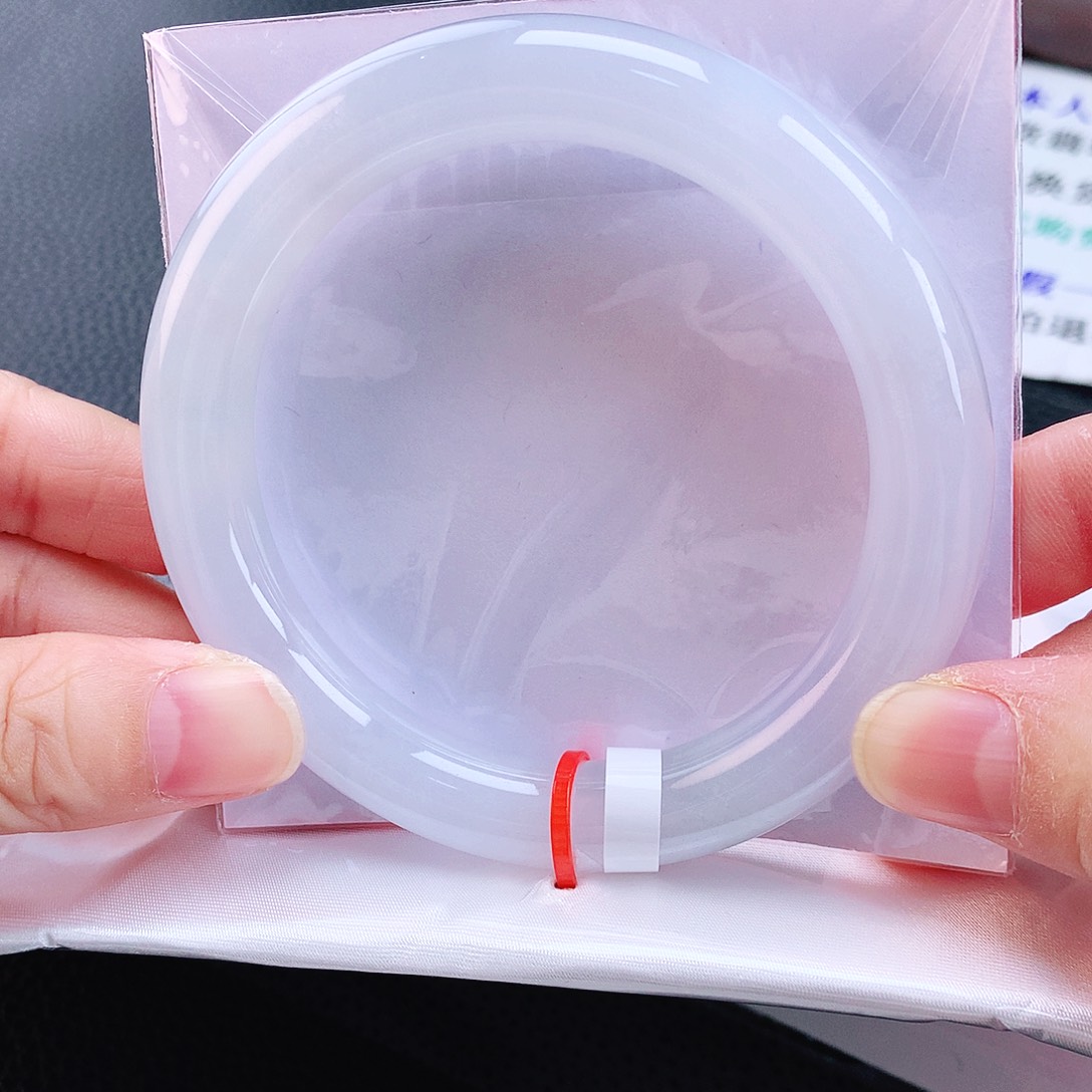 未镶嵌手镯（圆镯）翡翠59胖白月光