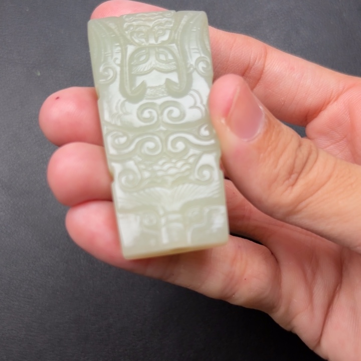 我***人和田玉未镶嵌颈饰