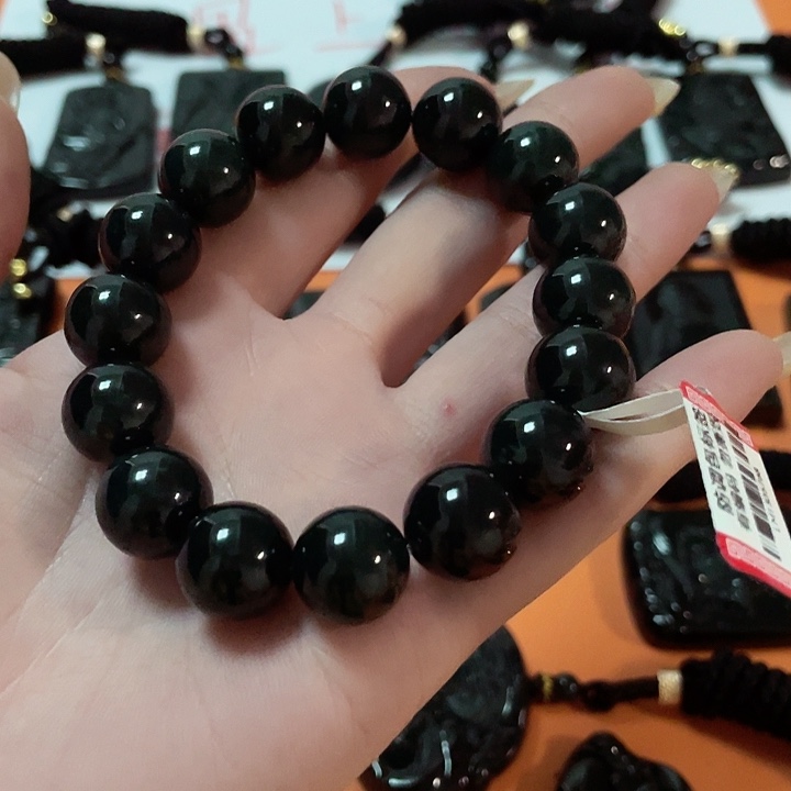 翡翠颈饰未镶嵌行**远