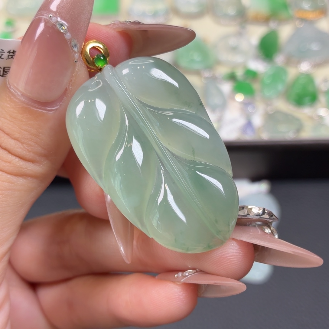 翡翠18K金镶嵌颈饰