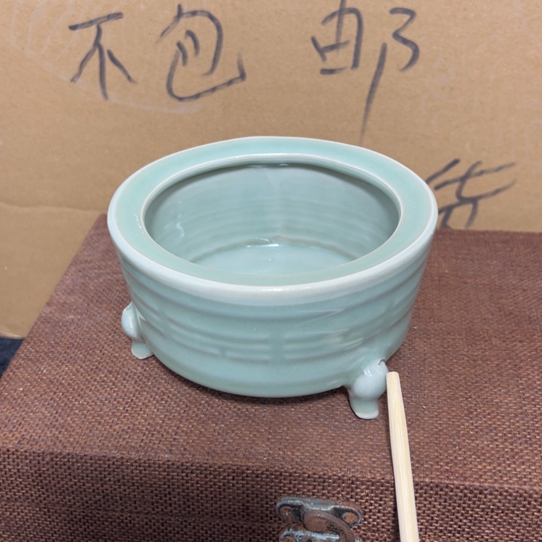 人***机陶摆件空心的玻璃墙和墙壁是