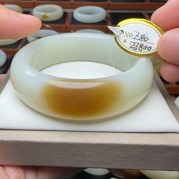 和田玉（糖玉）未镶嵌手镯