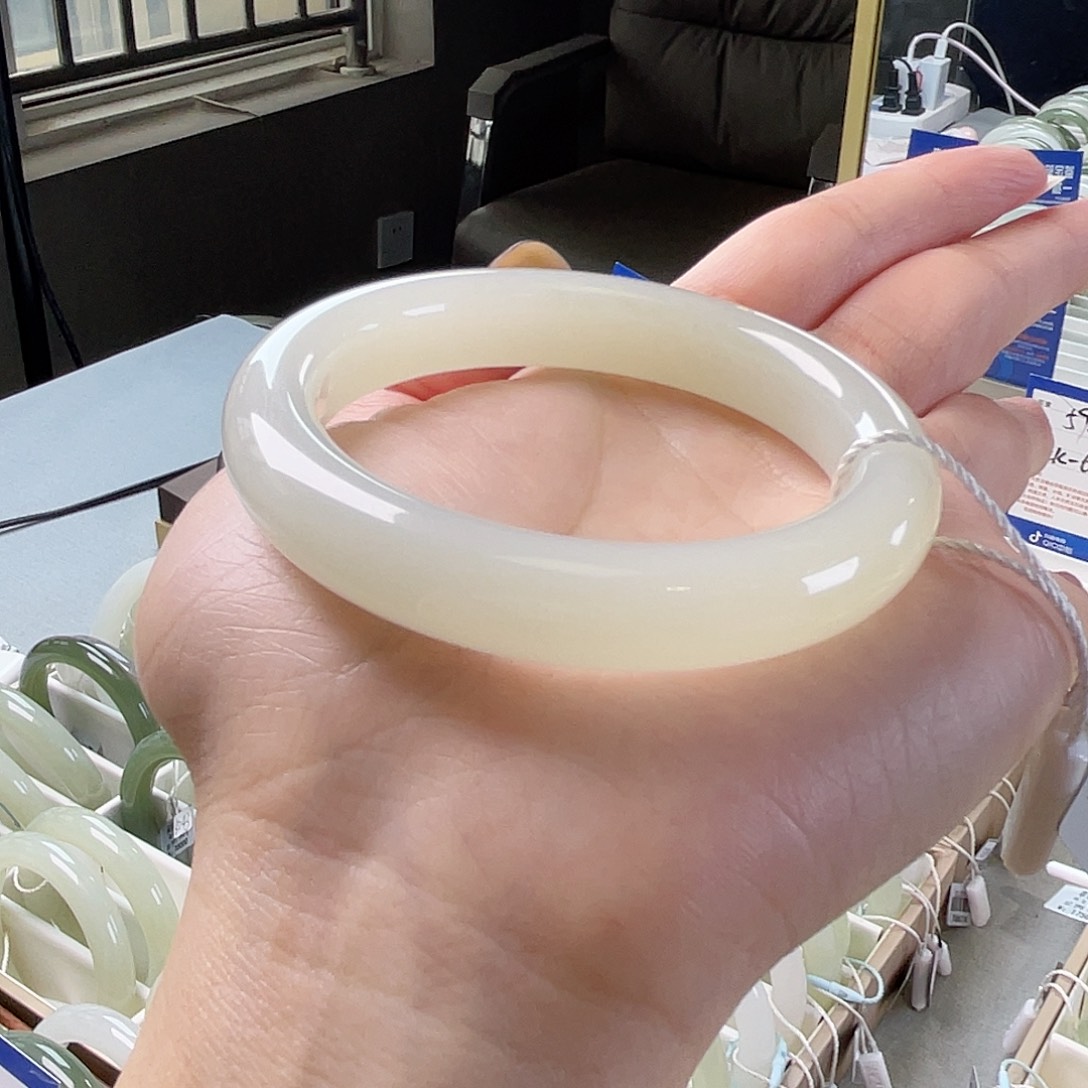 和田玉未镶嵌手镯冰胶浅白晴 肉眼不包容 小圈捡漏