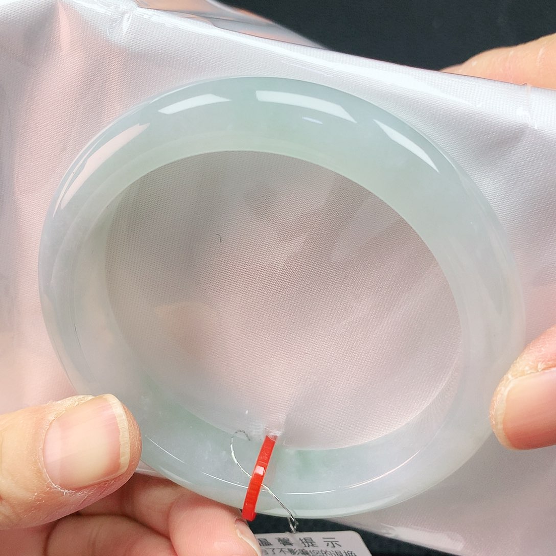 翡翠手镯未镶嵌56圈