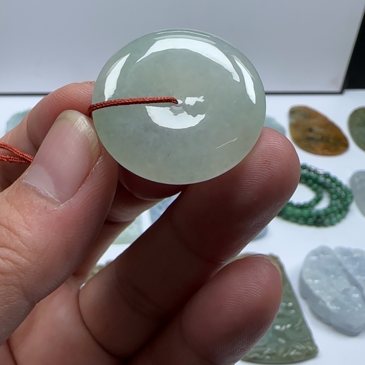 颈饰未镶嵌翡翠平安扣