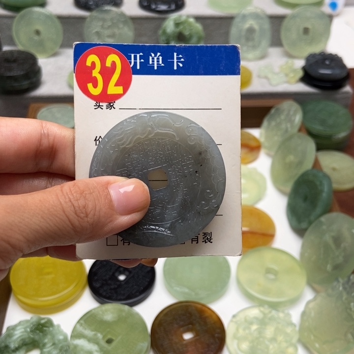 未镶嵌蛇纹石玉颈饰水**?