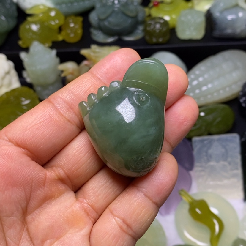 【闪购商品】蛇纹石玉颈饰未镶嵌