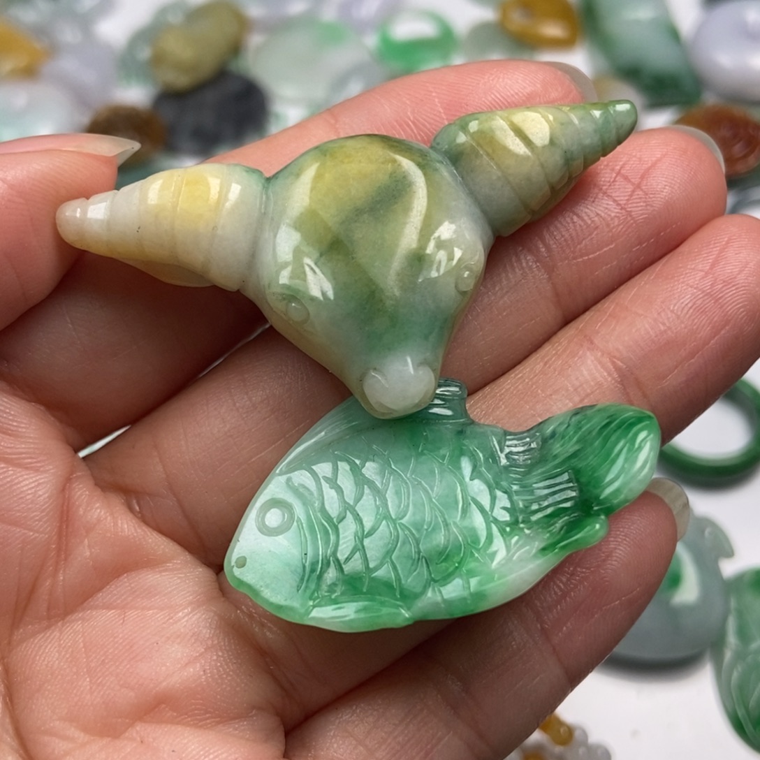 山***哥翡翠未镶嵌颈饰翡翠