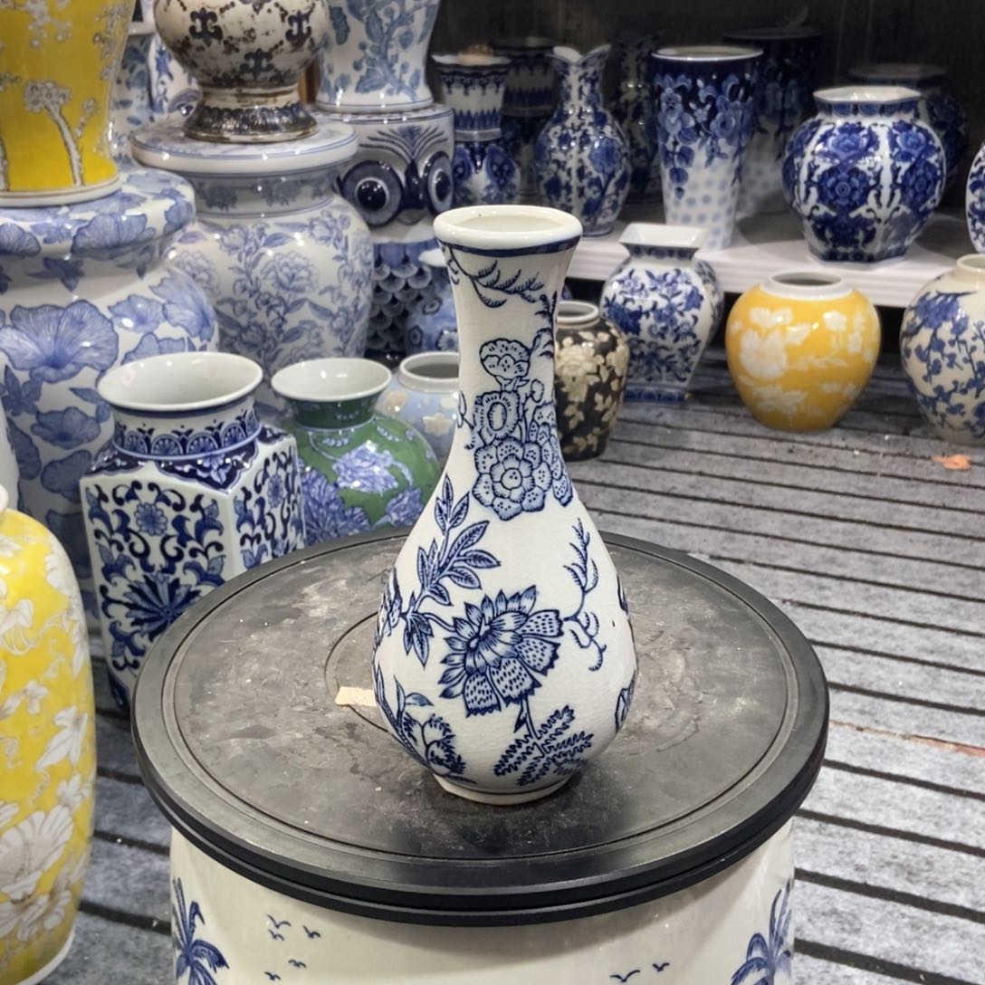 摆件花瓶手绘釉下彩