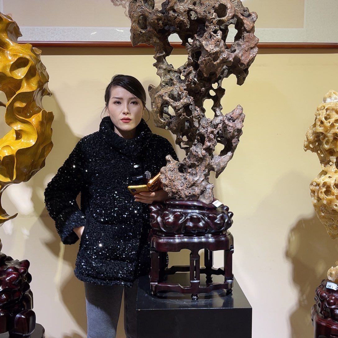 江***辉太湖石摆件，高，1.24米。 宽，50