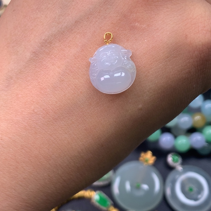 翡翠18K金镶嵌颈饰财神