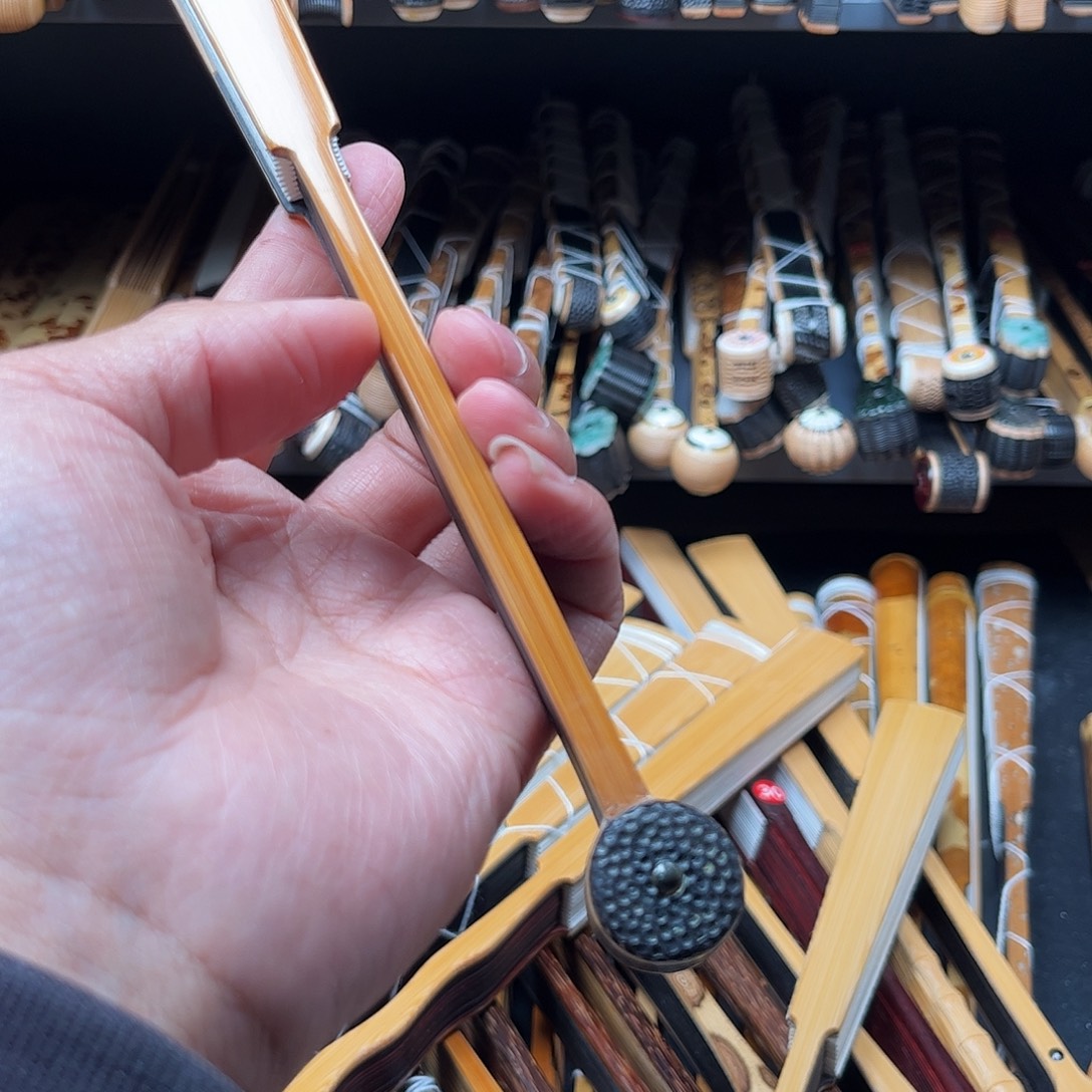 静***云扇子这、这么晚就不是我了