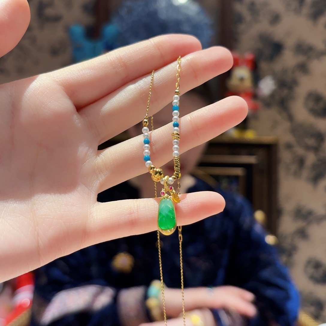 翡翠18K金镶嵌颈饰