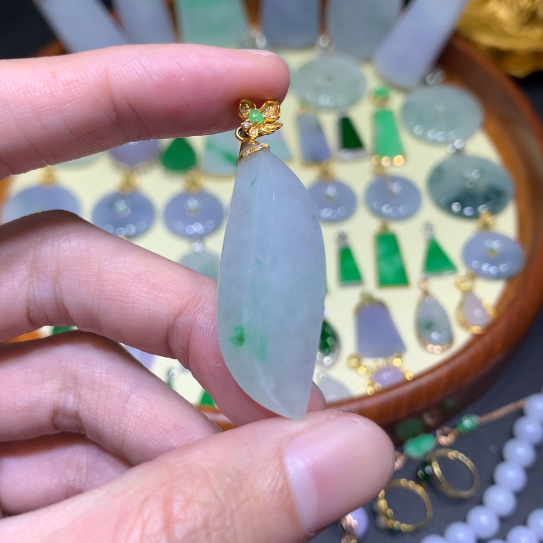 翡翠吊坠(不含链)18K金镶嵌