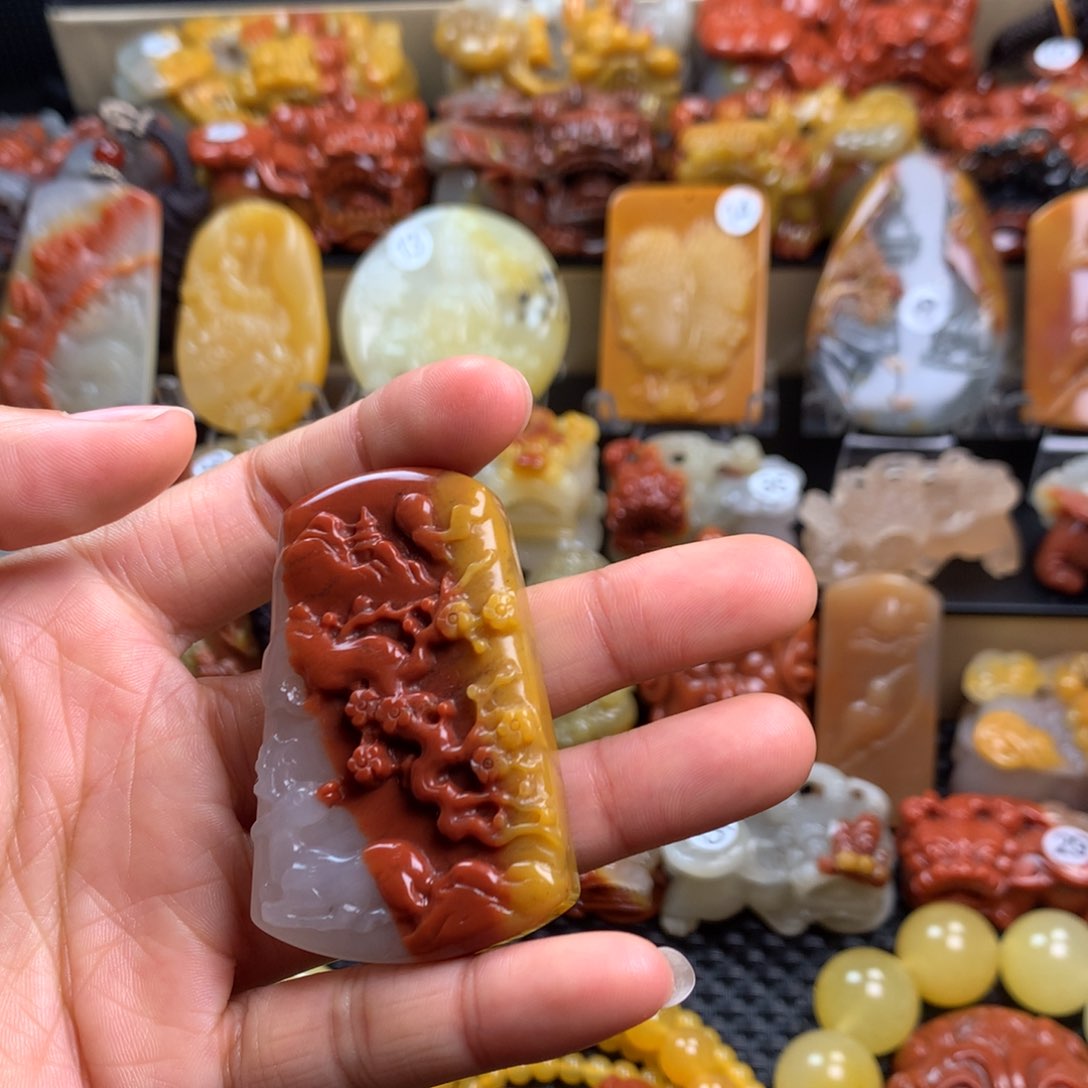 石英质玉（黄龙玉）挂件未镶嵌