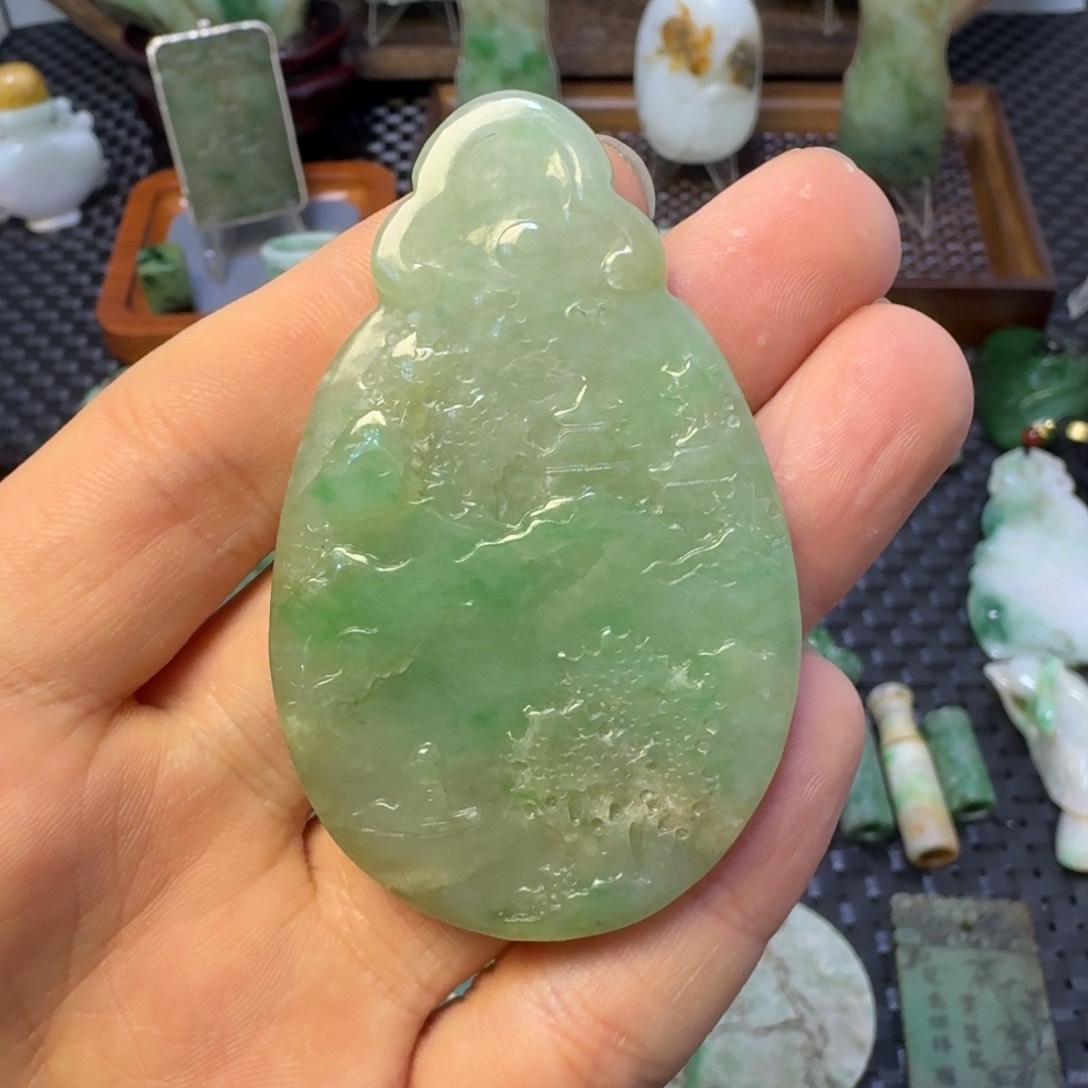 翡翠颈饰未镶嵌翡翠颈饰未镶嵌..
