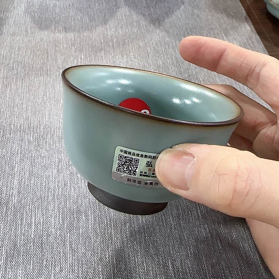 瓷片。。。。。。。。。。。。。