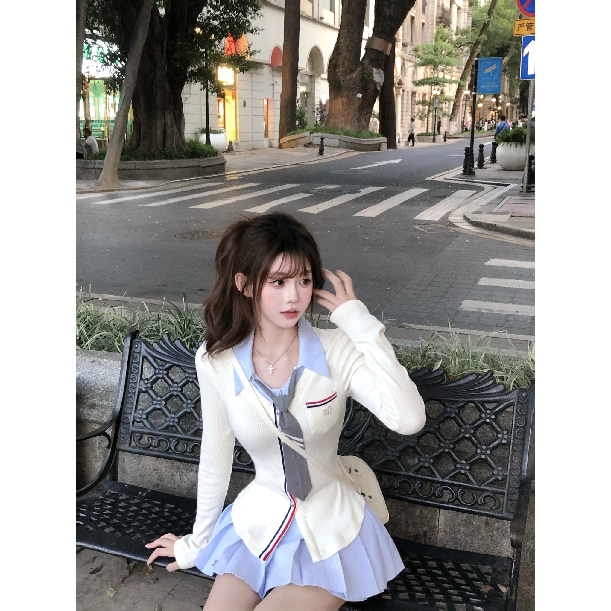  伯恩少女 秋季学院风显瘦设计感上衣半裙R66215-1H