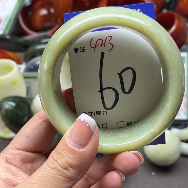 蛇纹石玉手镯未镶嵌