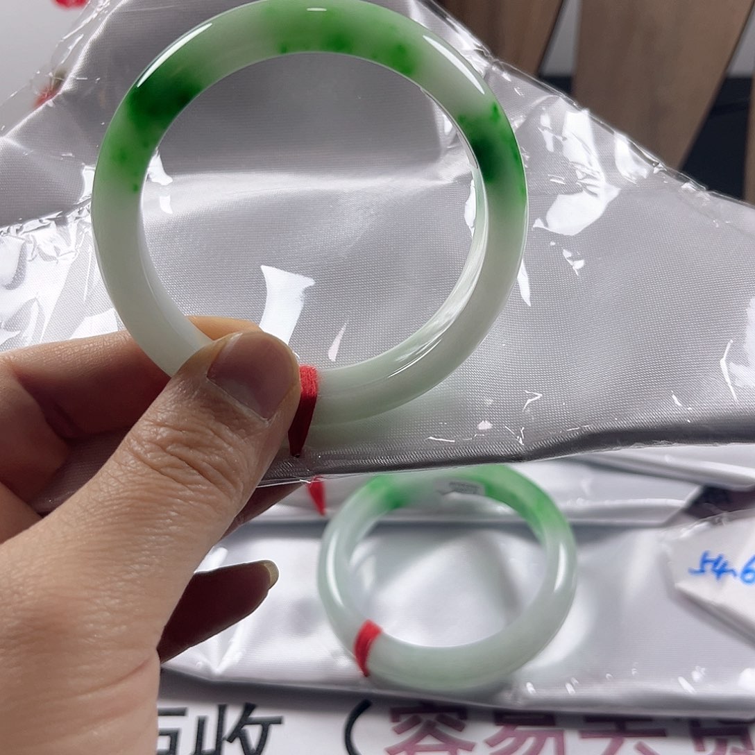 以实物为准，拍哪个发哪个