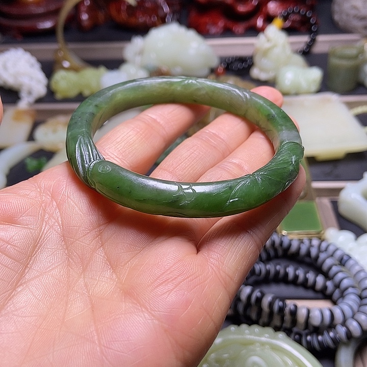 和田玉未镶嵌手镯