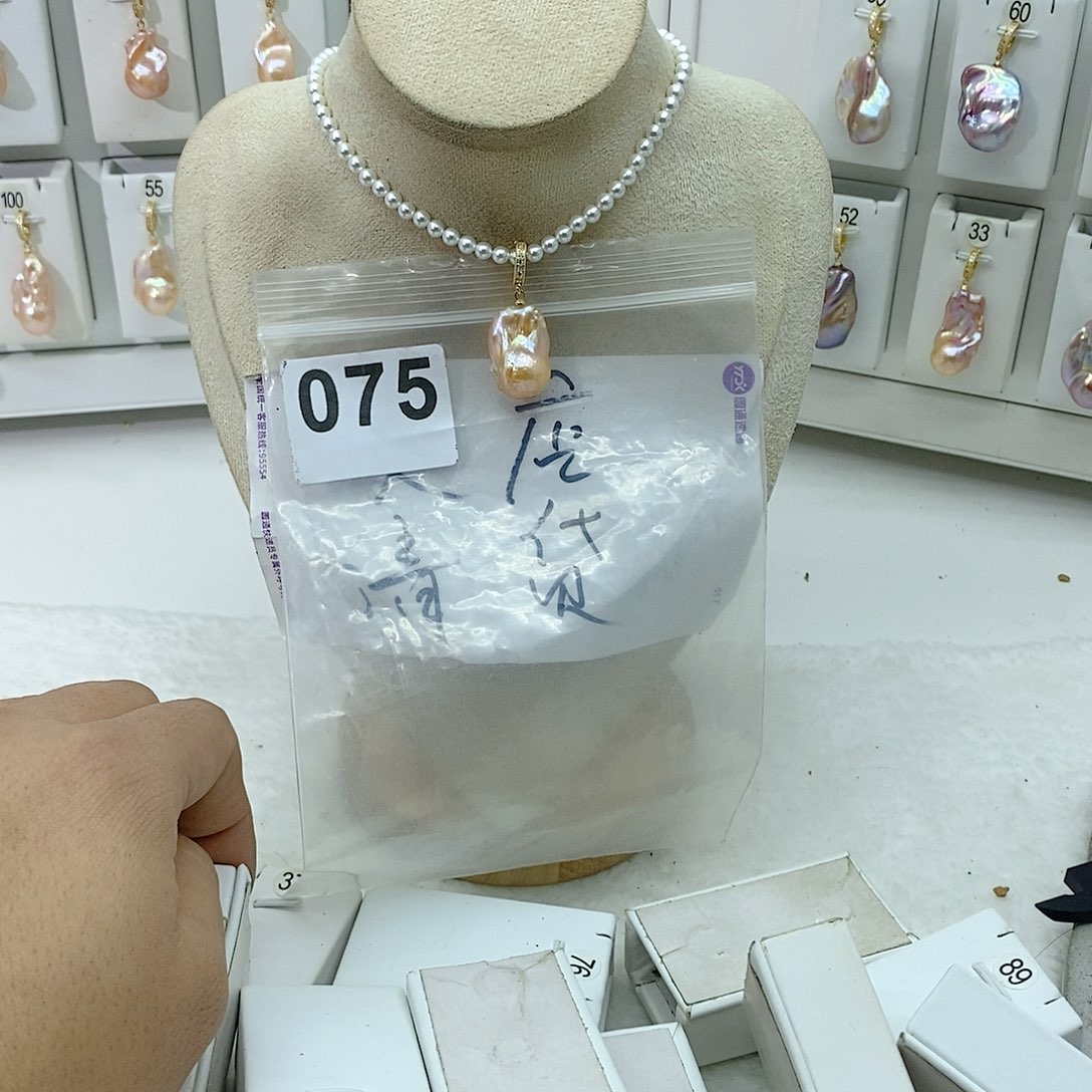 淡水珍珠颈饰合金