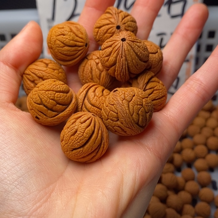 桃核手串22mm左右野生满天星20颗（打孔）