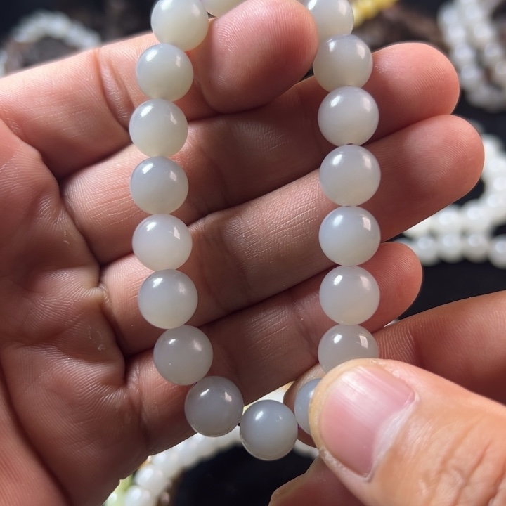 和田玉未镶嵌手串