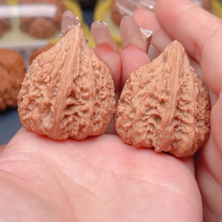 文玩核桃把件全品蚂蚁纹塔尖