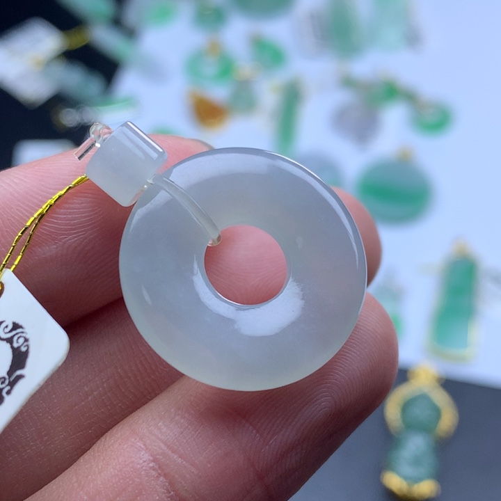 翡翠颈饰未镶嵌翡翠