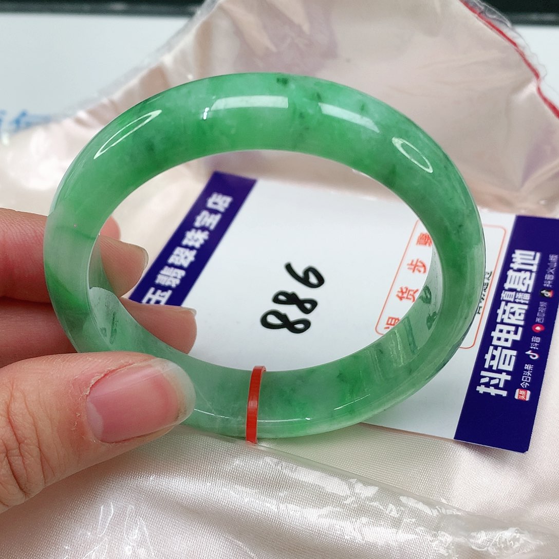 翡翠手镯未镶嵌翡翠