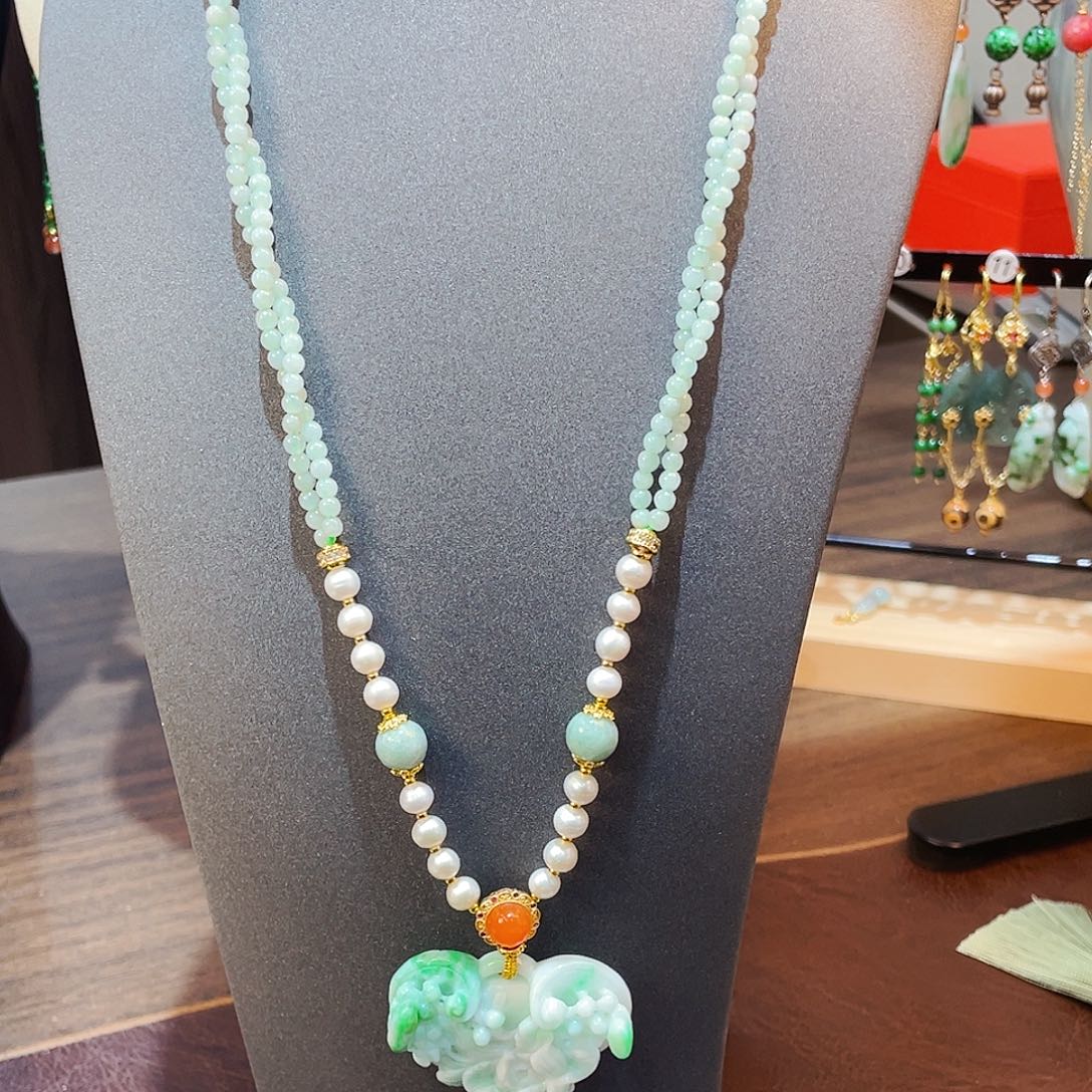 翡翠颈饰未镶嵌颈饰